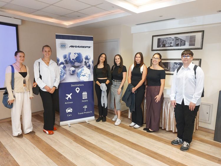 Berzés diákok az ‘Around The World’ turisztikai roadshow-n