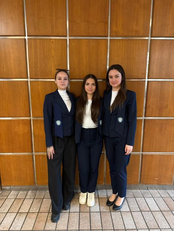 SZAKE (Szakmai Középiskolásokért Közhasznú Kulturális Egyesület) által szervezett „Erdélyország” verseny országos döntőjében iskolánk háromfős csapata kiemelkedő teljesítményt nyújtva a 8. helyezést érte el.