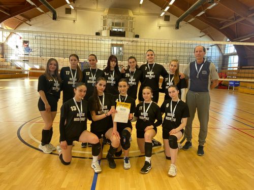 Országos elődöntőt játszott iskolánk lány amatőr röplabda csapata 