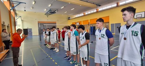 Röplabda Diákolimpia V.-VI.korcsoport "B" kategória Amatőr Országos Elődöntőn Budakeszin Fiú Röplabda csapatunk III.helyen végzett.