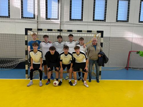 Labdarúgás fiú - A Vármegyei diákolimpia amatőr fiú labdarúgó döntőben csapatunk 4. Helyezést érte el.